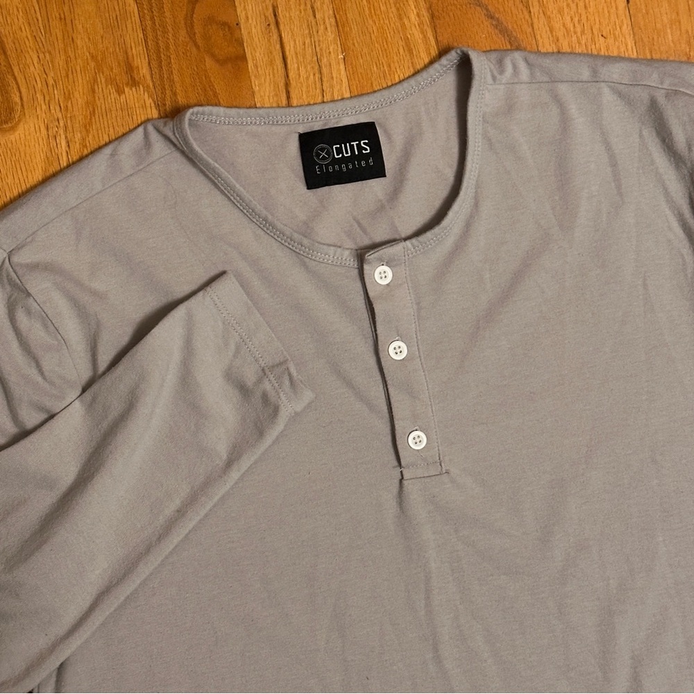 Cuts Clothing Mens Large Grey Henley Elongated Long Sleeve Stretch Shirt